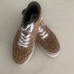 Vans Cheetah Print Canvas  Skate Shoes Women's SIze 8